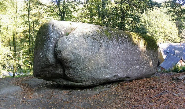 Trembling-Rock-750x443.jpg